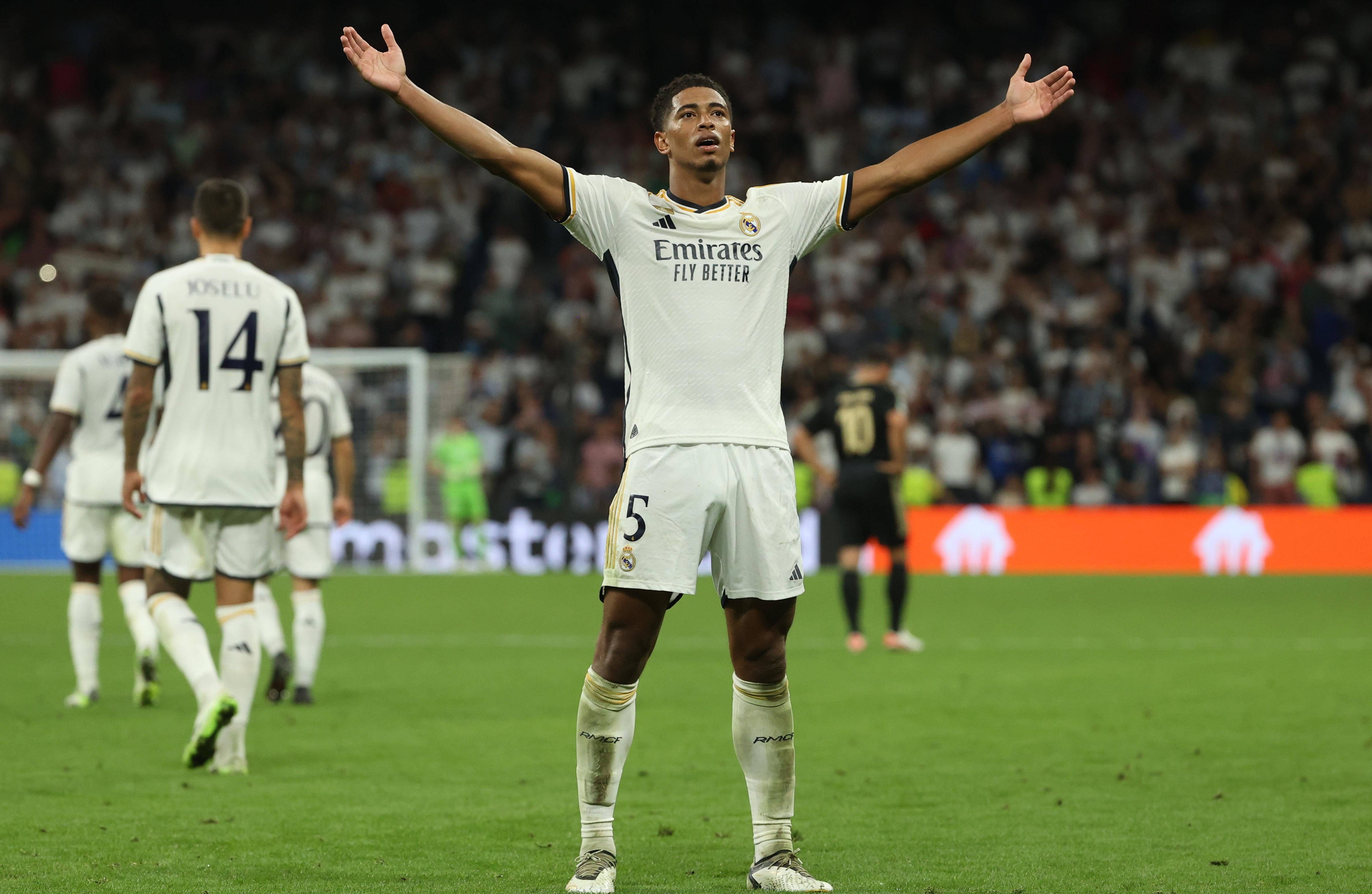 欧冠赛事中球员们发挥火热，创造佳绩，战绩斐然