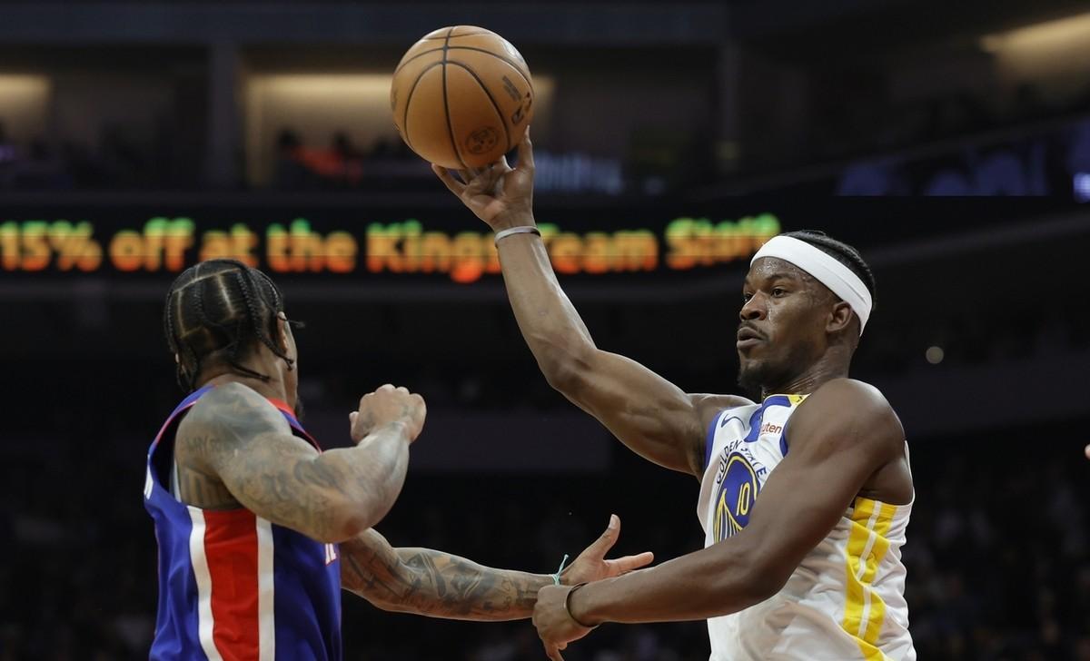 勇士队主场大胜国王队,迎来六连胜,稳步上升 勇士队主场大胜国王队,迎来六连胜,稳步上升