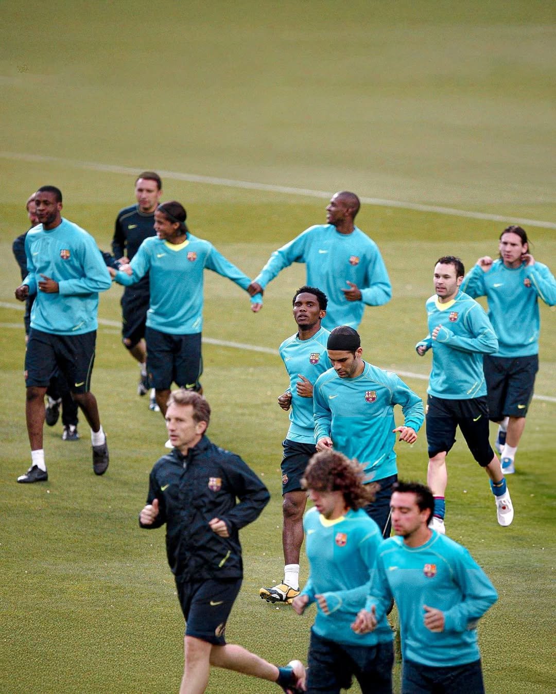 国际体育赛场上热闹非凡，球员角逐激烈，全场震撼的简单介绍