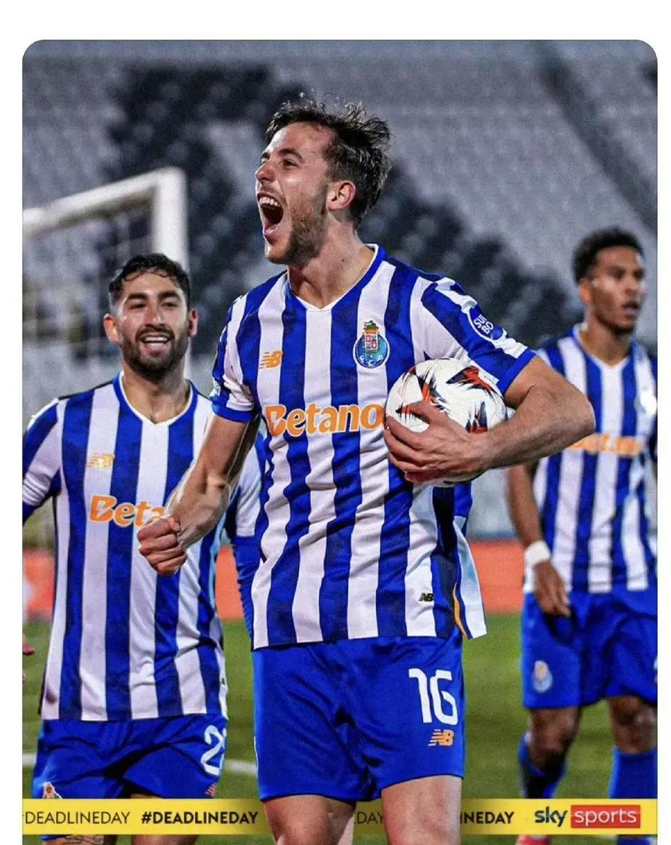 曼城主场连胜，阿圭罗破门锋无悔，引发热议