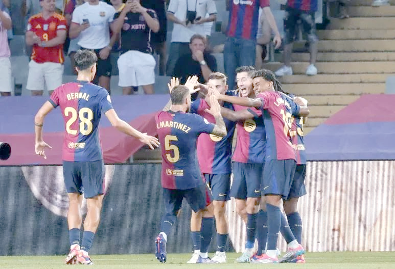 巴萨客场逼平皇家社会,保级形势严峻,掌声雷动 巴萨客场逼平皇家社会,保级形势严峻,掌声雷动