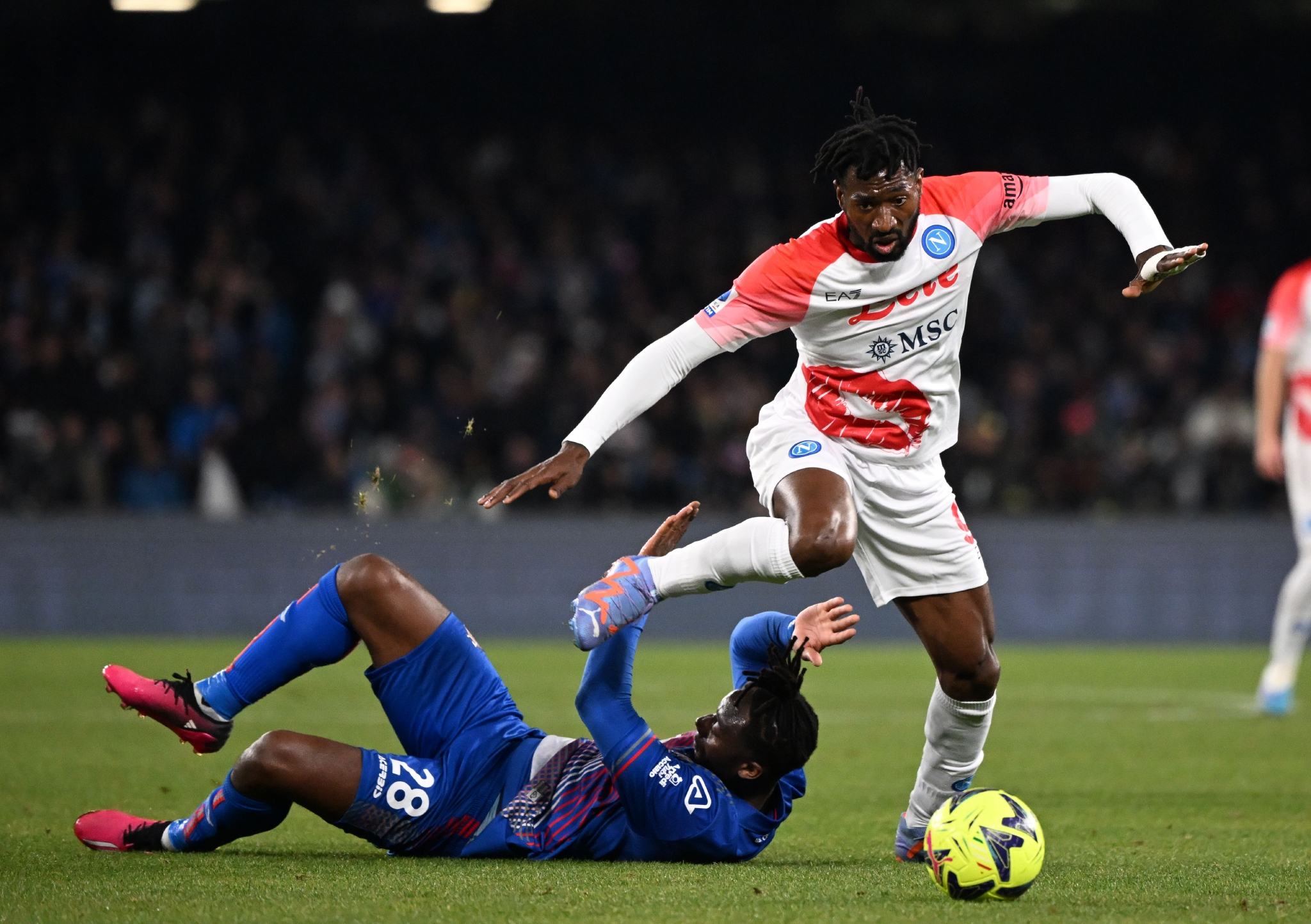 里尔主场大败佛罗伦萨，球队状态不佳，势不可挡