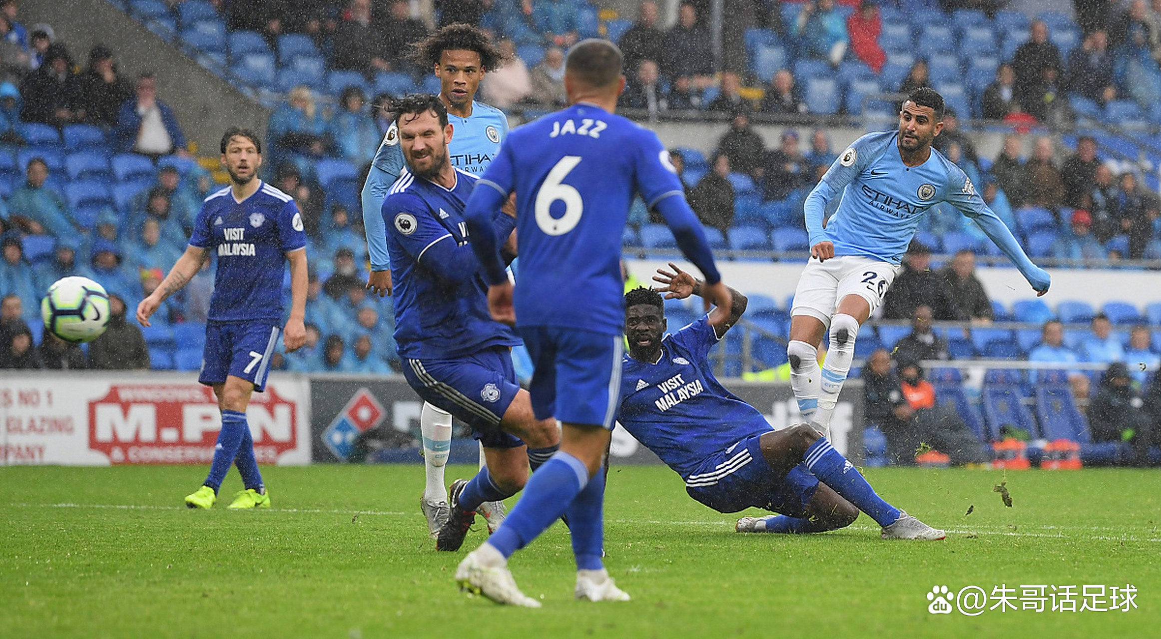 多特蒙德中场快速过渡备战曼城的比赛,气势如虹 多特蒙德中场快速过渡备战曼城的比赛,气势如虹