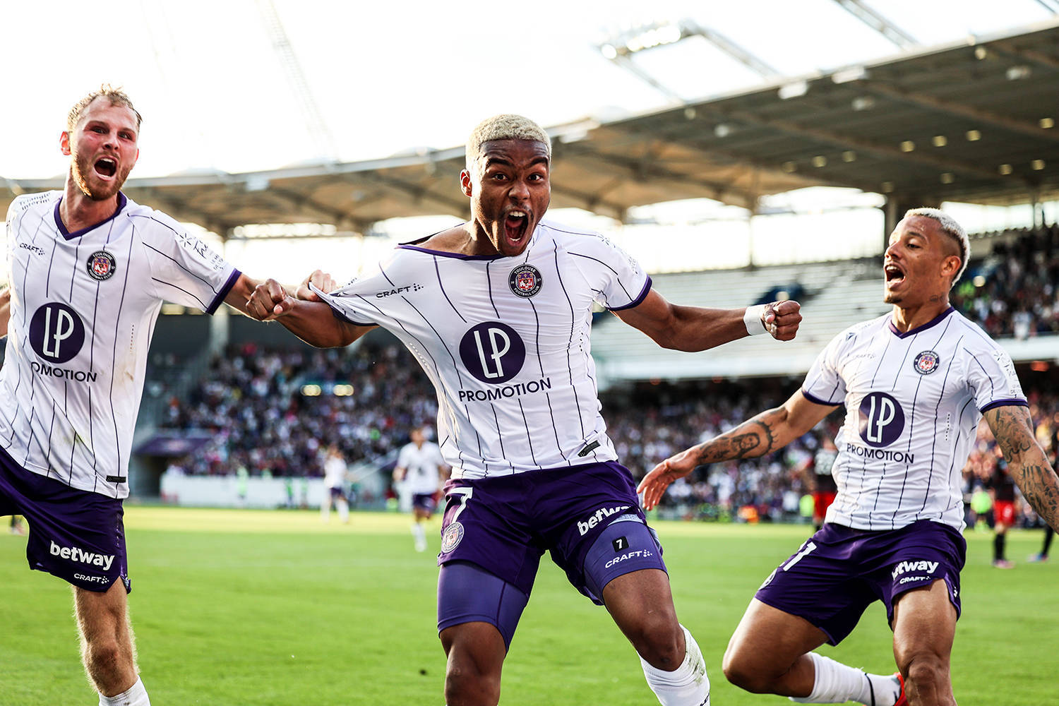 摩纳哥中场连续进球,成为球队制胜法宝,表现亮眼 摩纳哥中场连续进球,成为球队制胜法宝,表现亮眼