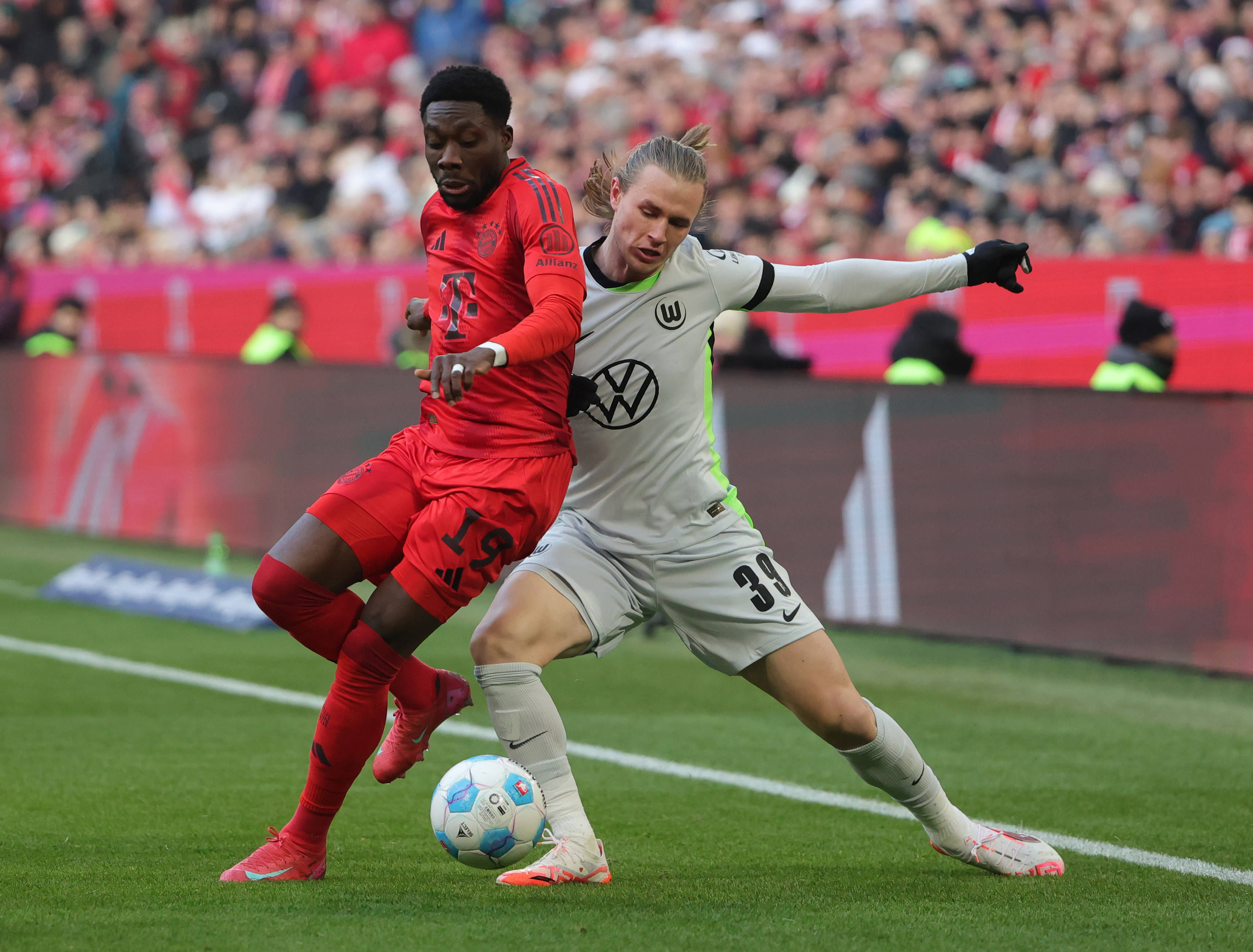 沃尔夫斯堡足球俱乐部有望晋级联赛,气势如虹 沃尔夫斯堡足球俱乐部有望晋级联赛,气势如虹