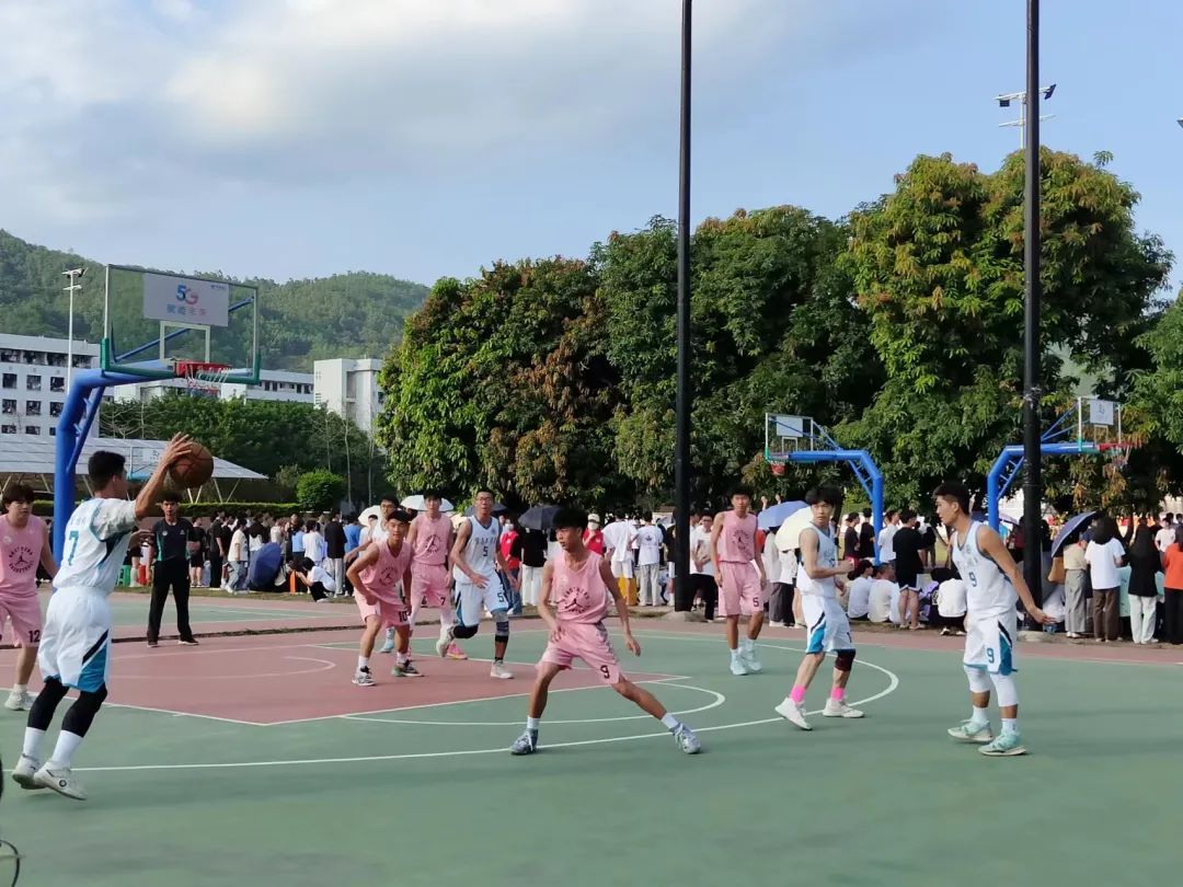 包含胜负将定！排球比赛半决赛如火如荼，士气大振的词条