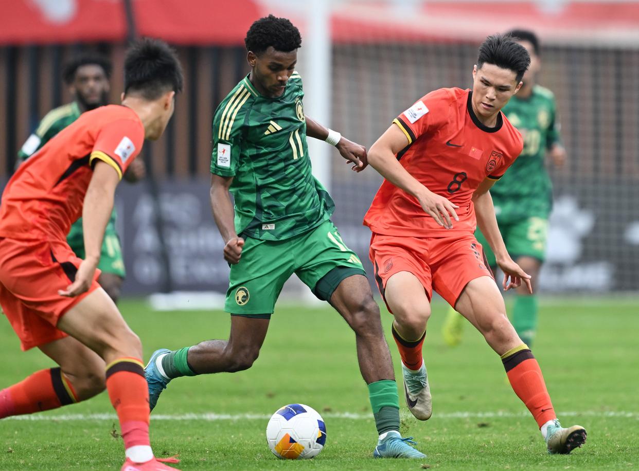 包含沙特阿拉伯前锋倾情表演国际足球技术,战绩斐然的词条 包含沙特阿拉伯前锋倾情表演国际足球技术,战绩斐然的词条