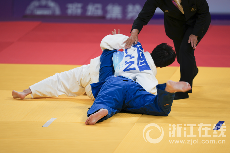 柔道男子：加拿大选手富有变化力量获胜，全场震撼