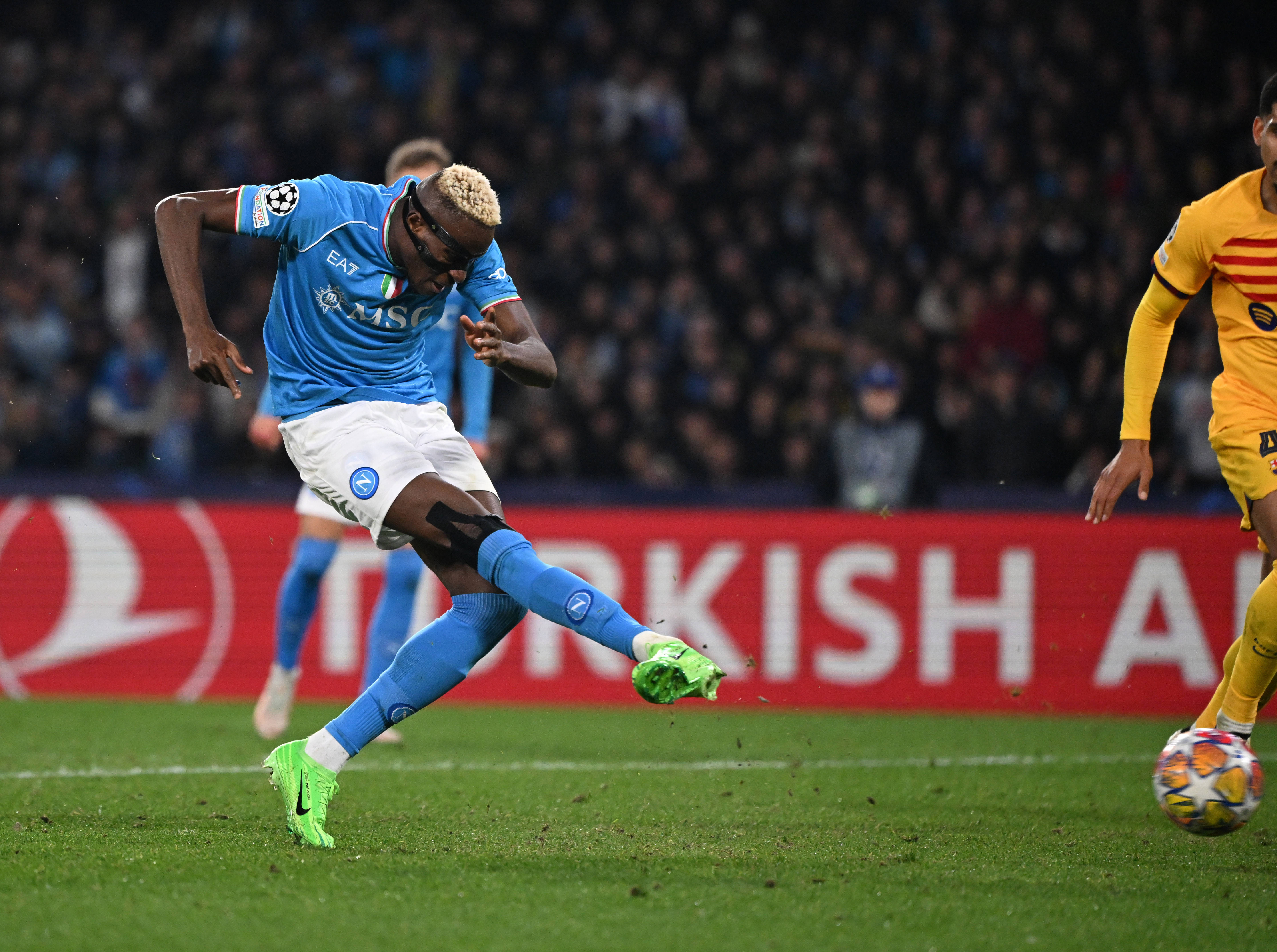 巴萨新援首秀献绝杀，球迷心动，掌声雷动