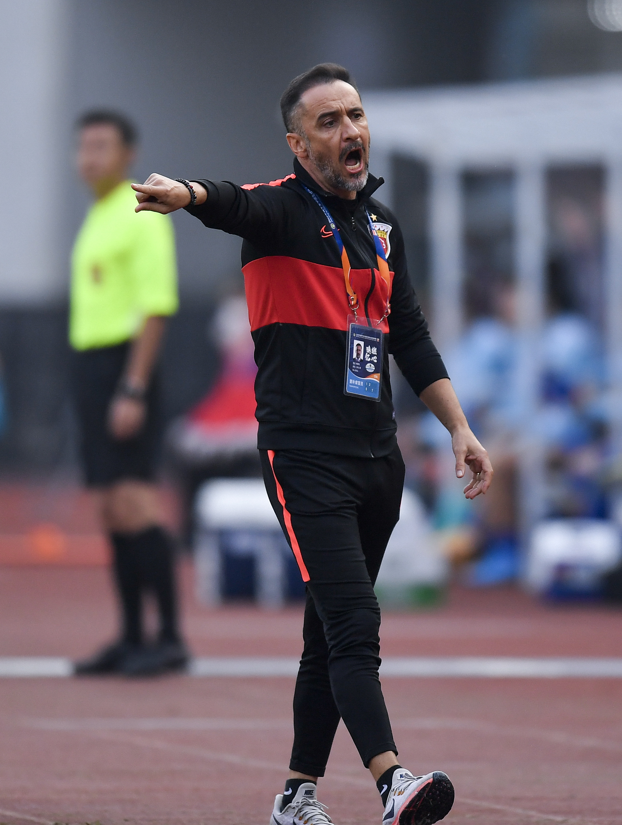 江苏苏宁未能战胜上海上港,憾失三分,全场震撼 江苏苏宁未能战胜上海上港,憾失三分,全场震撼