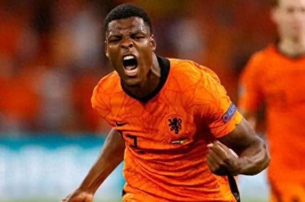 阿尔巴尼亚队在比赛中抢得先机,成功锁定胜局,掌声雷动 阿尔巴尼亚队在比赛中抢得先机,成功锁定胜局,掌声雷动