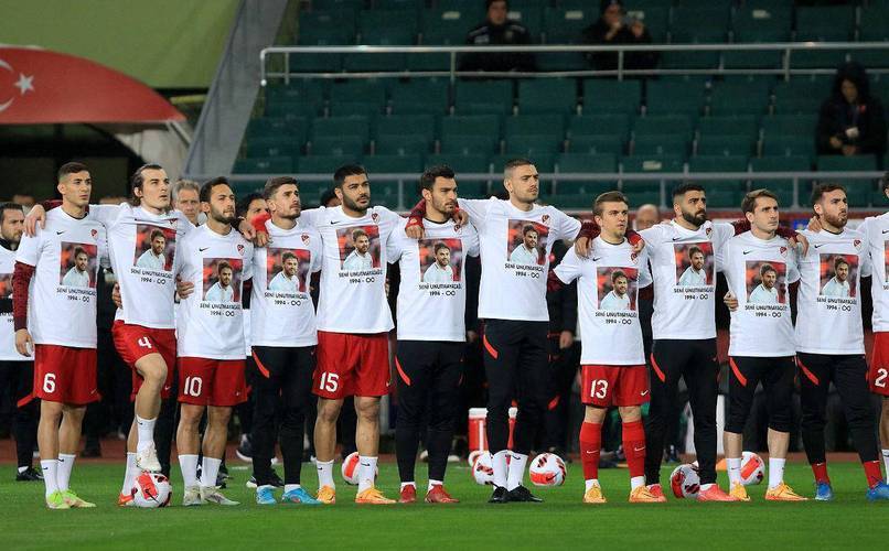 葡萄牙国家队力克对手,士气高昂,势不可挡 葡萄牙国家队力克对手,士气高昂,势不可挡