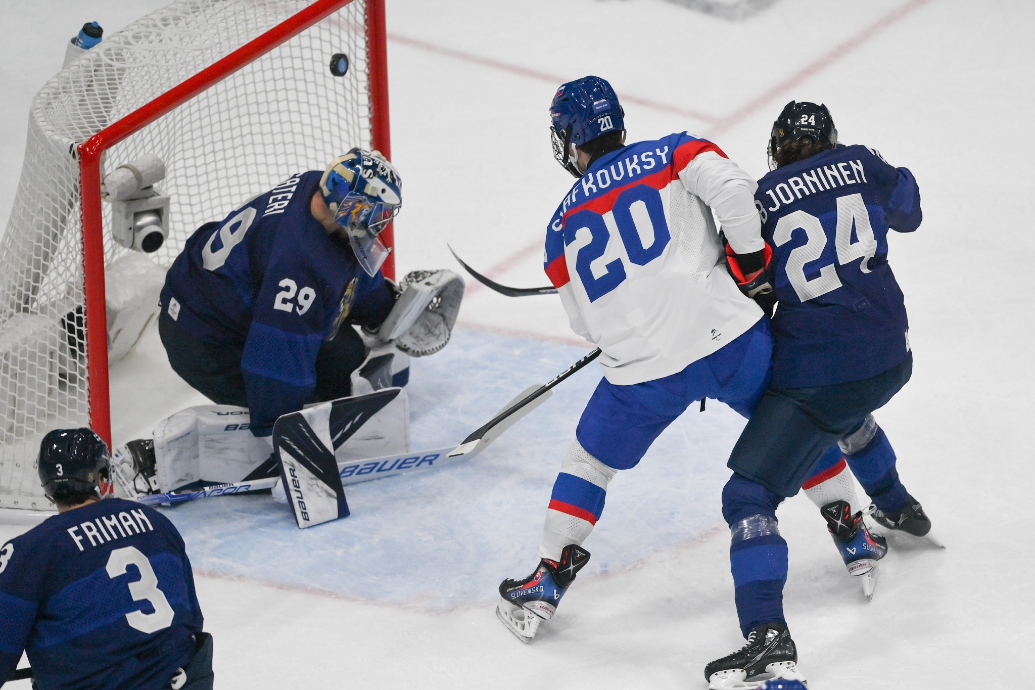 芬兰篮球联赛举行,赫尔辛基熊队夺魁,全场震撼 芬兰篮球联赛举行,赫尔辛基熊队夺魁,全场震撼