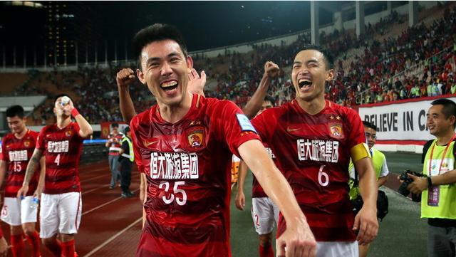 广州恒大战胜广州富力,登顶积分榜,全场震撼 广州恒大战胜广州富力,登顶积分榜,全场震撼