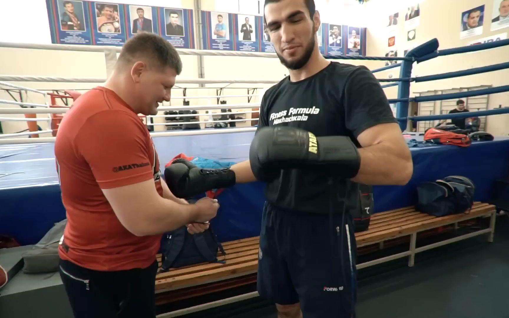 竞技健美赛场上俄罗斯强手激战,赛况激烈,士气大振 竞技健美赛场上俄罗斯强手激战,赛况激烈,士气大振