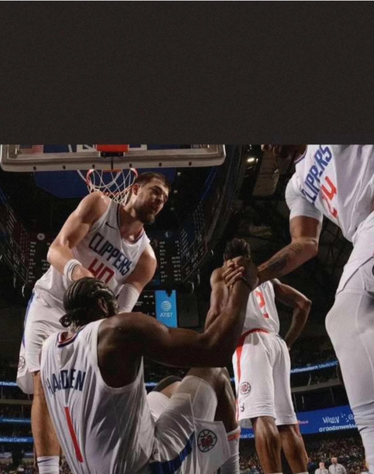 赛场上战术精妙，球员合作默契，引发热议