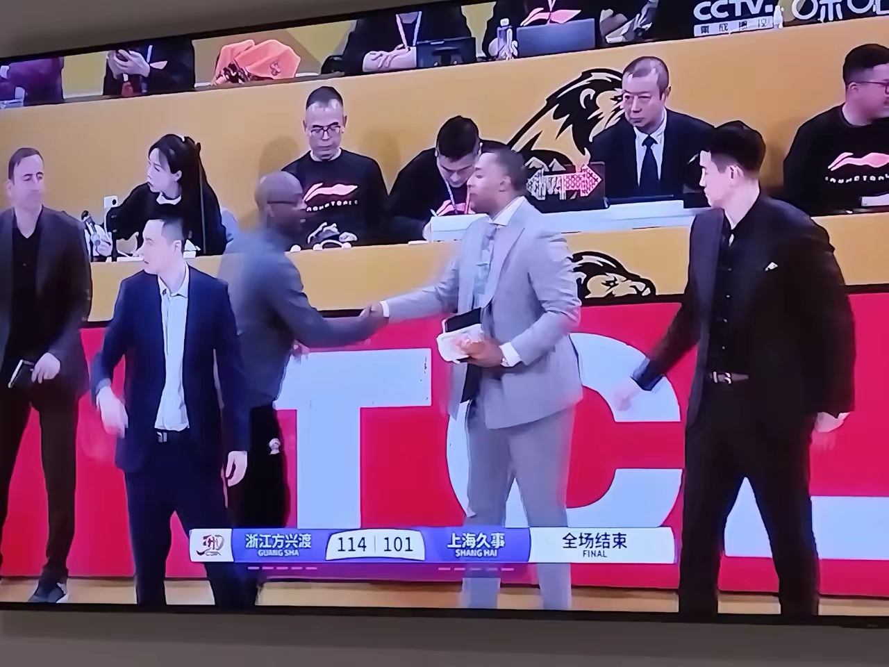 双方实力对比，队内激烈比拼再次上演，引发热议