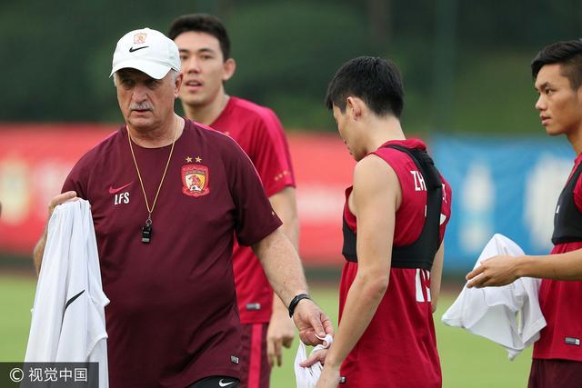 广州富力客场失利,球员面临考验,表现亮眼 广州富力客场失利,球员面临考验,表现亮眼