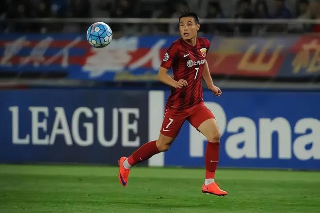 奥格斯堡点球哑火，遭遇连场平局困扰，气势如虹