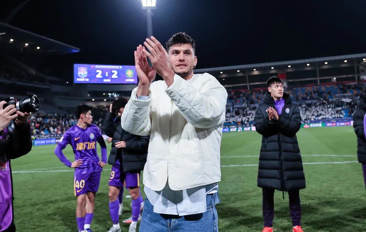 球队在国际赛事中夺冠,成为焦点话题,掌声雷动 球队在国际赛事中夺冠,成为焦点话题,掌声雷动