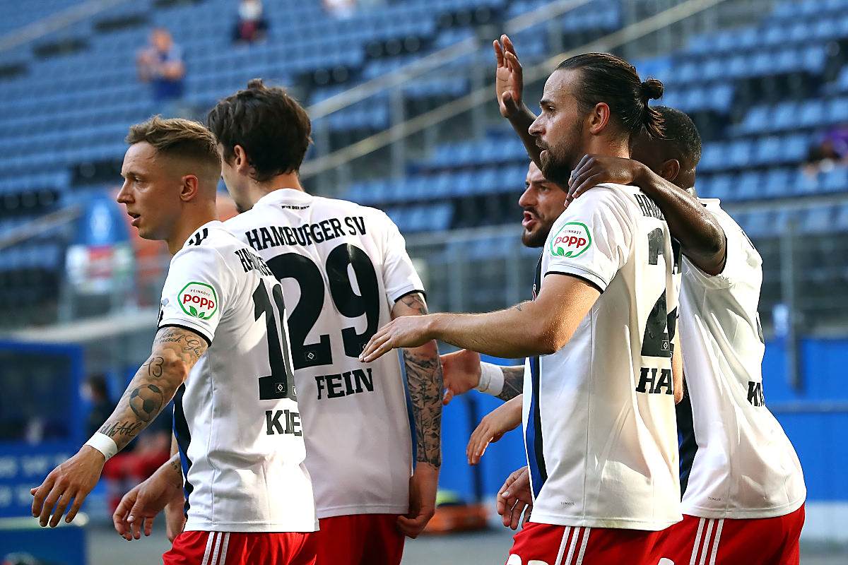 包含RB莱比锡主场大胜对手取胜，掌声雷动的词条