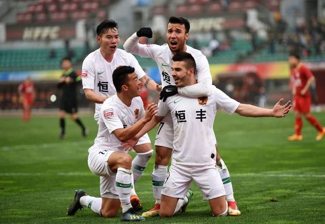 头名球队击败劲旅,领跑积分榜,士气大振的简单介绍 头名球队击败劲旅,领跑积分榜,士气大振的简单介绍