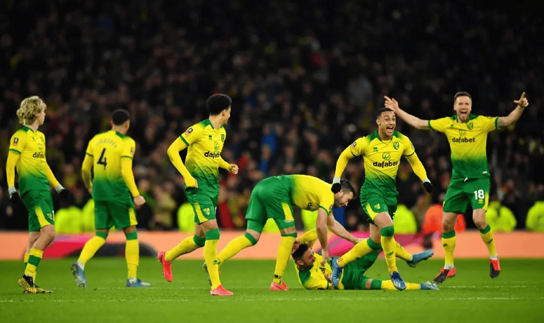 诺里奇主场不敌布莱顿，马奎尔建功助球队收获连胜，掌声雷动