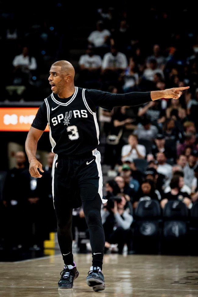 雷霆不敌马刺,保罗拼尽全力,掌声雷动 雷霆不敌马刺,保罗拼尽全力,掌声雷动