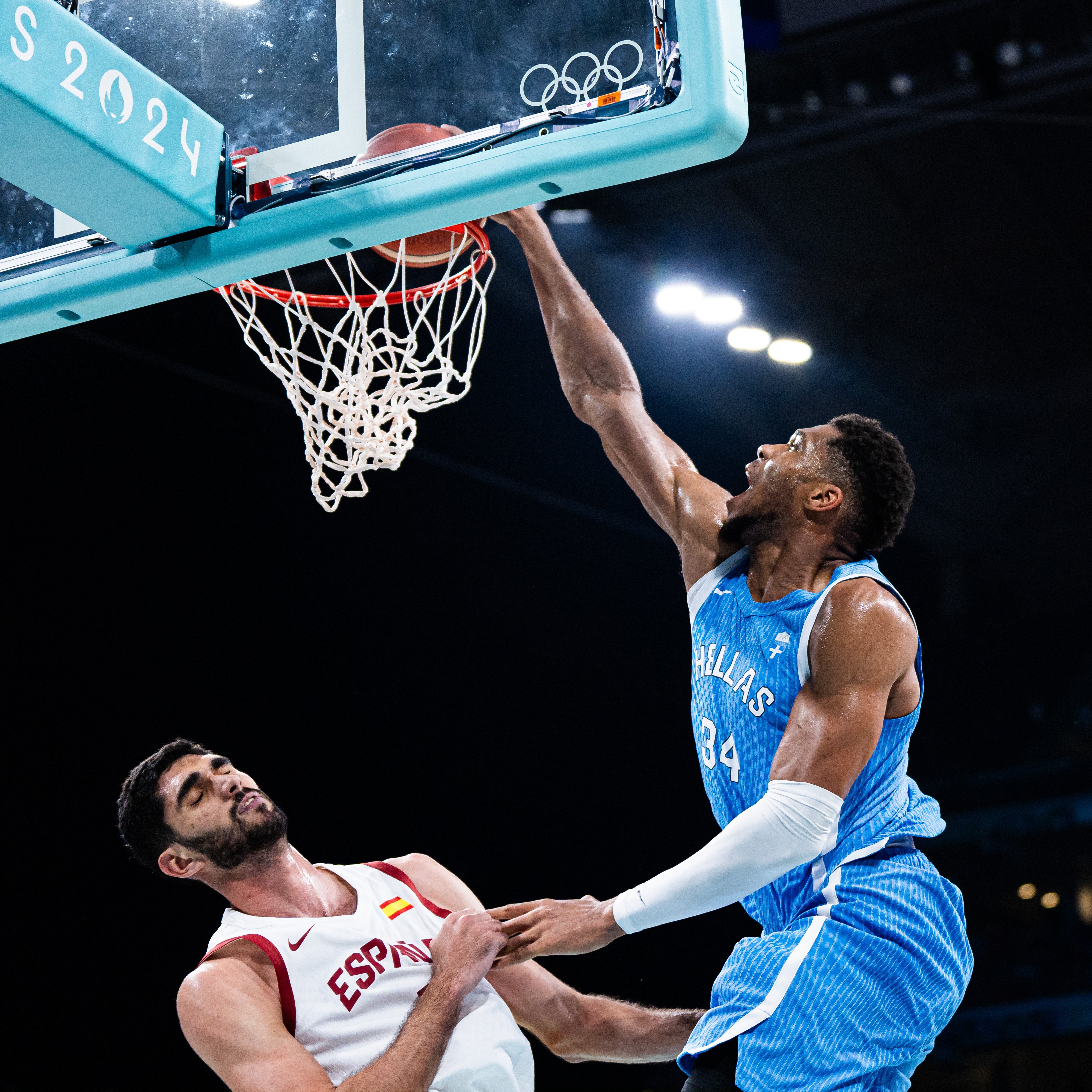 西班牙篮球运动员策应团队一路领先,全场震撼的简单介绍 西班牙篮球运动员策应团队一路领先,全场震撼的简单介绍