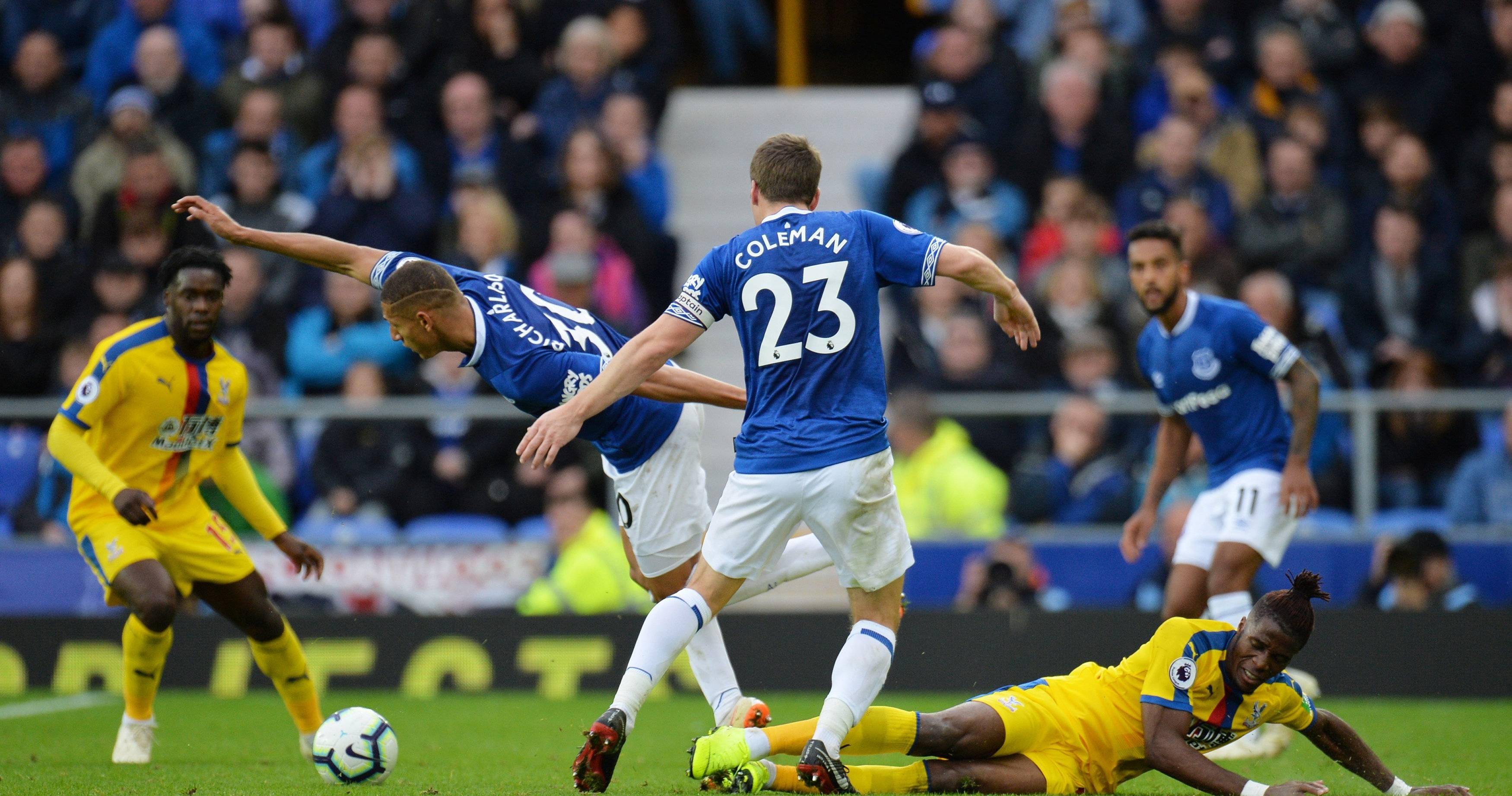 埃弗顿客场遭逆转,纽卡斯尔连胜赢得三分,振奋人心 埃弗顿客场遭逆转,纽卡斯尔连胜赢得三分,振奋人心