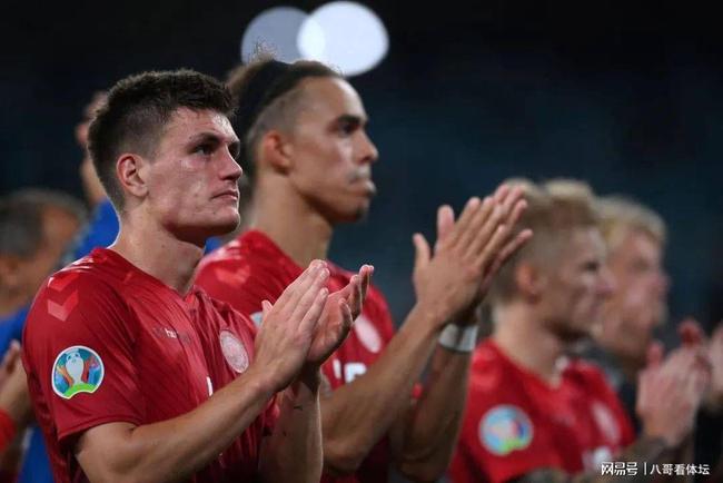 包含丹麦击败瑞典，成功杀入四强，掌声雷动的词条