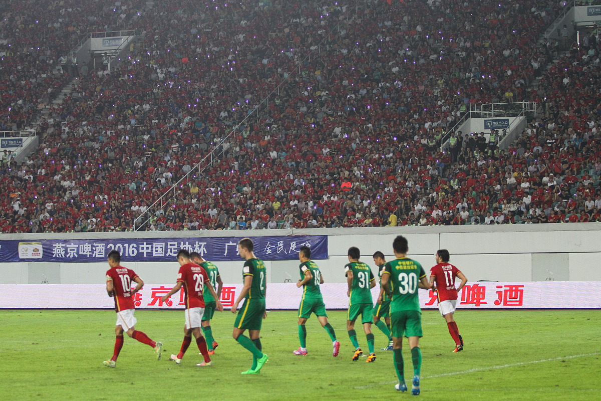 比赛中球队之间的对抗激发激情,士气大振 比赛中球队之间的对抗激发激情,士气大振