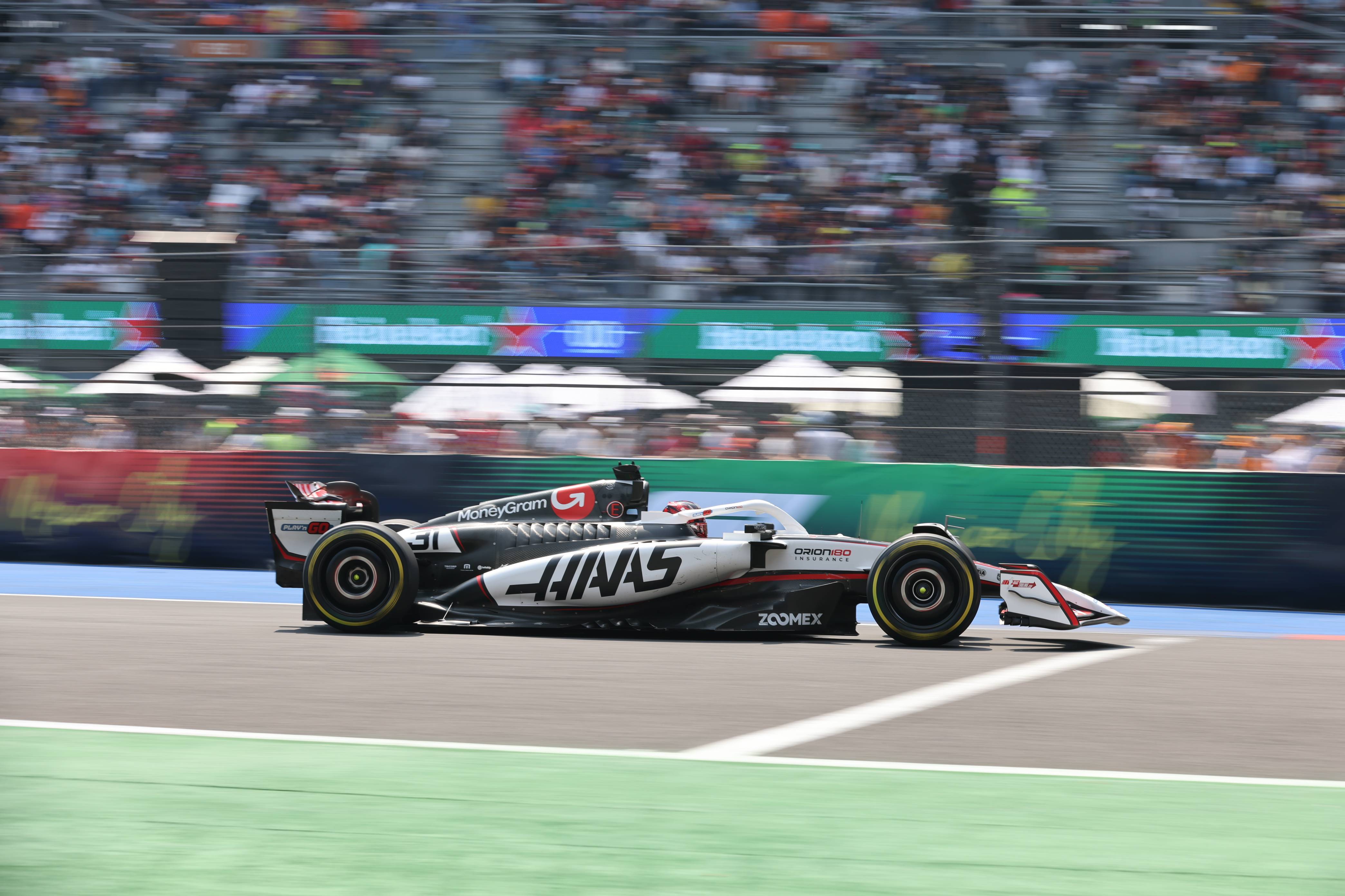 包含红牛车队鏖战哈斯车队，勒克莱尔带队取胜的词条