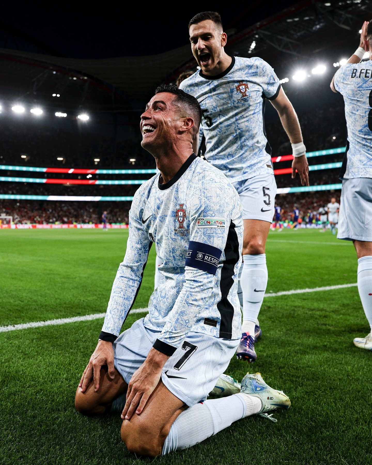 多特蒙德翻盘葡萄牙,C罗刷新纪录 多特蒙德翻盘葡萄牙,C罗刷新纪录