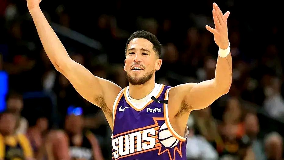 勇士横扫广州队，库里刷新纪录