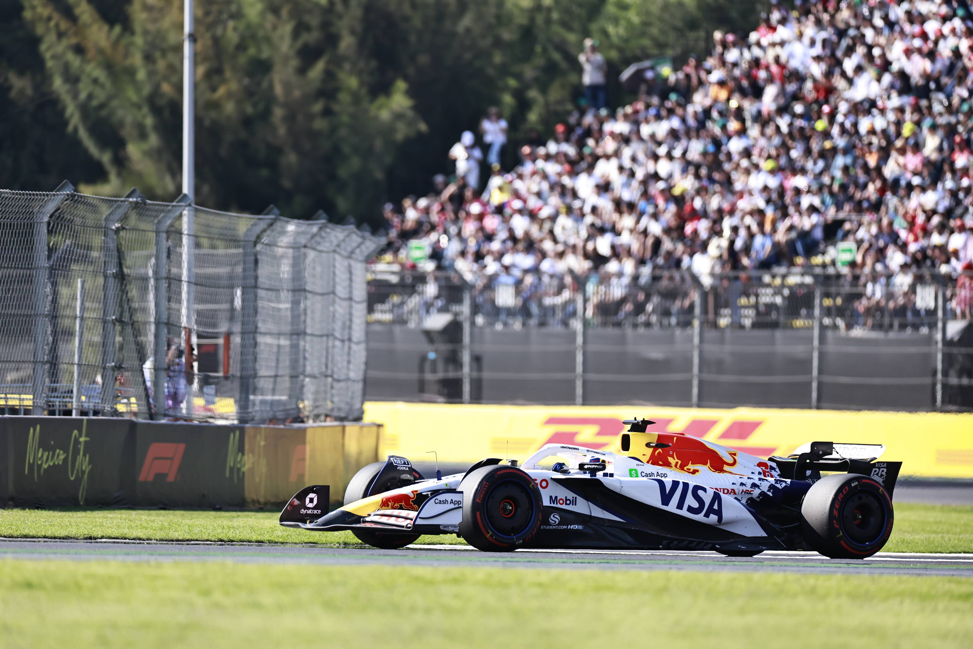 法拉利翻盘红牛二队,拉塞尔统治全场 法拉利翻盘红牛二队,拉塞尔统治全场